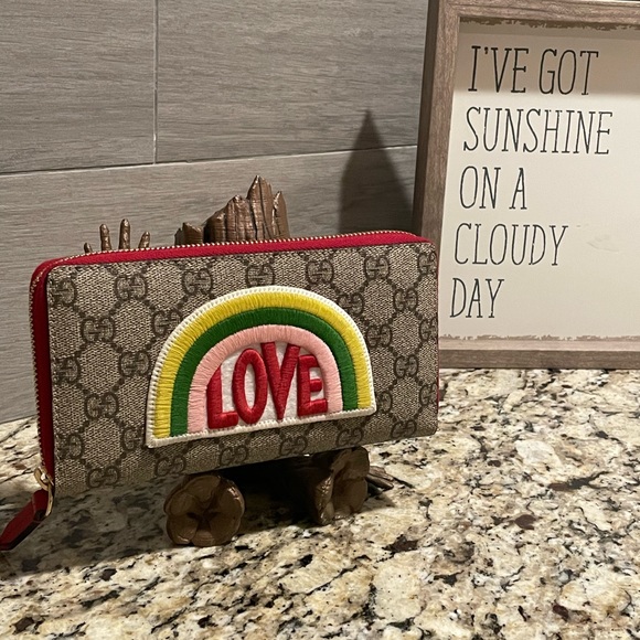 Gucci Supreme Monogram Rainbow Love Zip Around Wallet - Picture 2 of 12